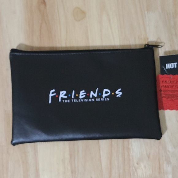 Friends Central Perk Makeup Bag - Picture 6 of 14